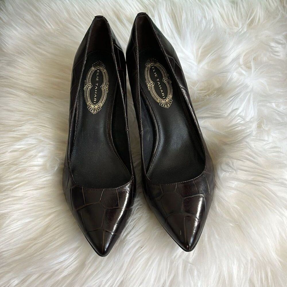 Elie Tahari crocodile leather heels 7.5 Brown pointy toe work office corporate